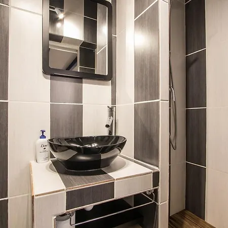 Mezzanine Bleu روكوبرُن كاب مارتي