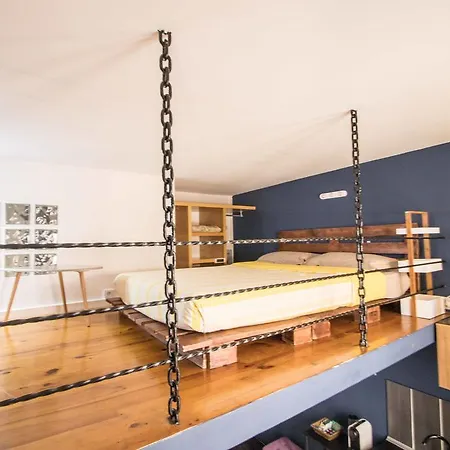 Mezzanine Bleu Apartment